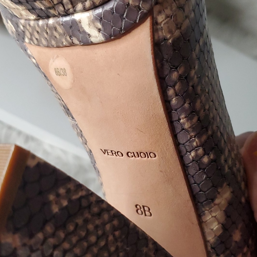 Peep toe pumps - Picture 6 of 8